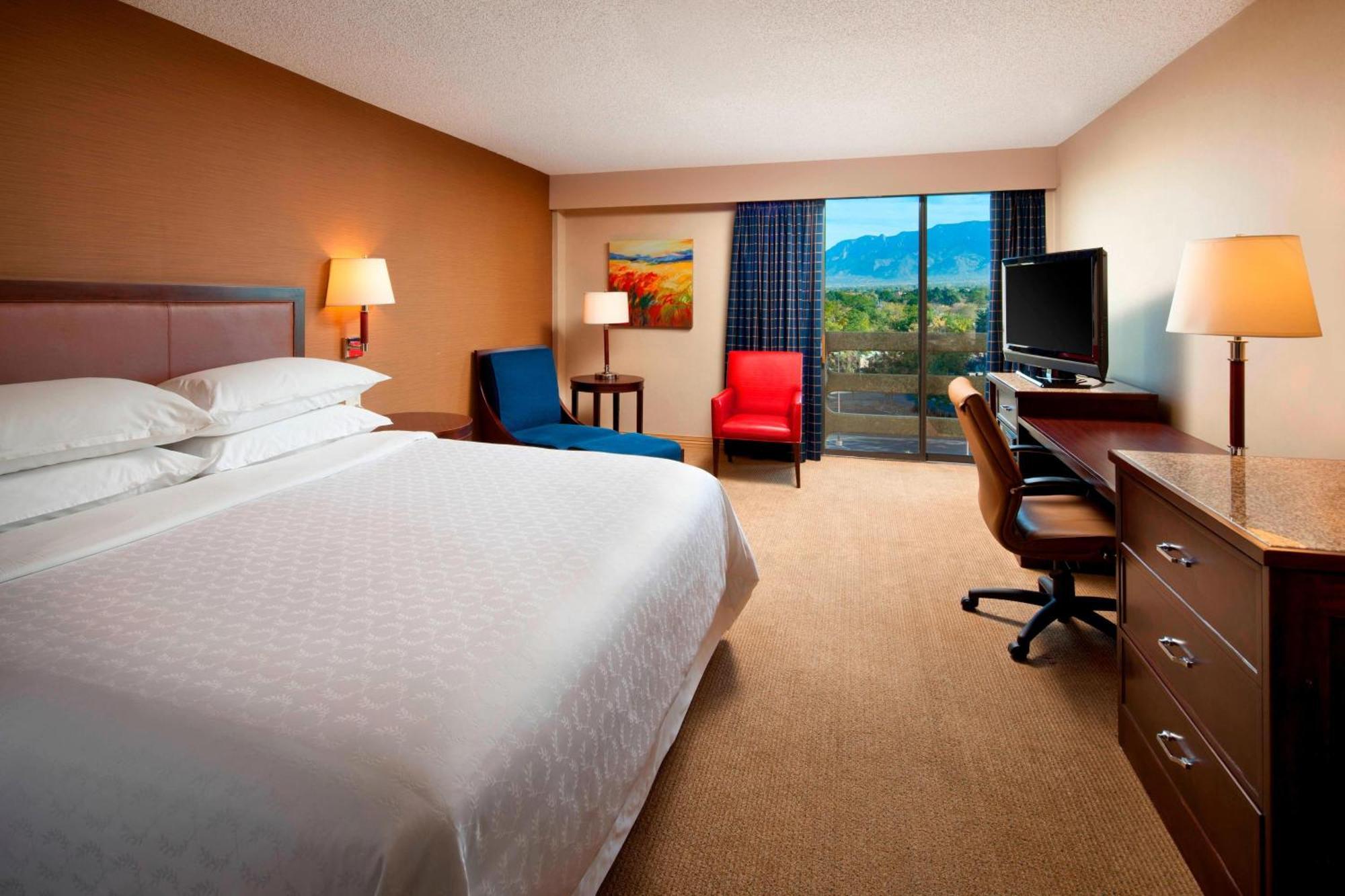 Deluxe Guest room, 1 King,1634403986:JPEG