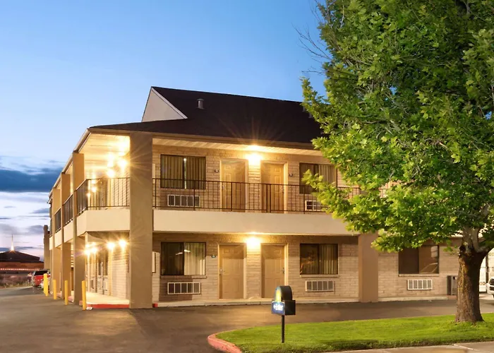 Resort: Days Inn & Suites By Wyndham Albuquerque West