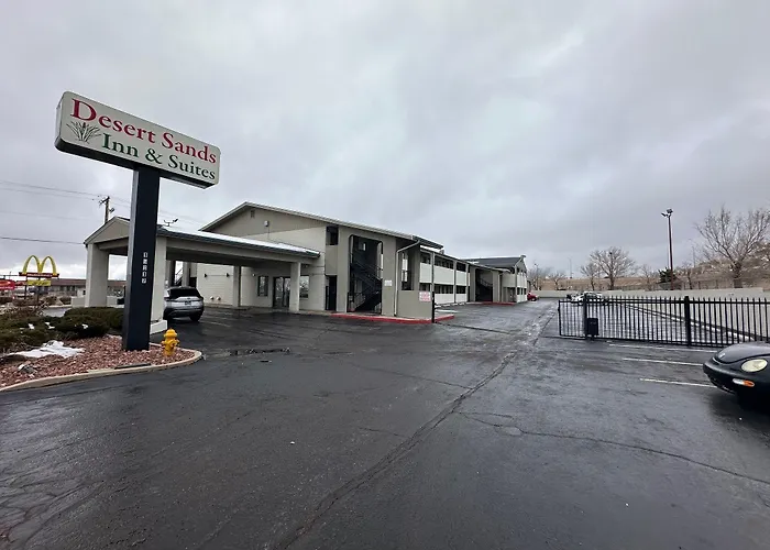 Motel: Desert Sands Inn & Suites